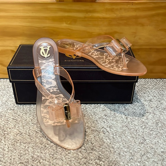 Vince Camuto Signature Baraka Nude Jelly Flip Flops - Picture 2 of 8